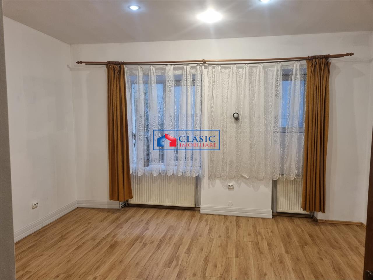 Vanzare apartament 3 camere in vila cu acces la gradina Centru zona Astoria, Cluj-Napoca