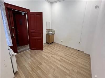 Inchiriere apartament 2 camere decomandate ideal birou in Centru  strada Eroilor