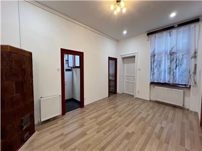 Inchiriere apartament 2 camere decomandate ideal birou in Centru- strada Eroilor