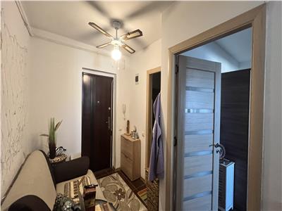 Vanzare apartament 1 camera cu parcare in Floresti  zona Mega Image Razoare